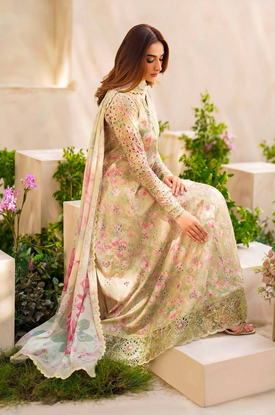 Iznik printed allover with chicken Kari work