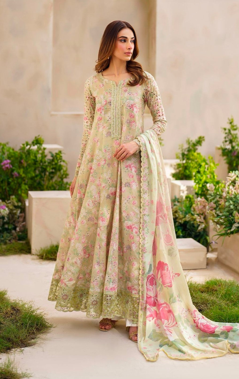 Iznik printed allover with chicken Kari work